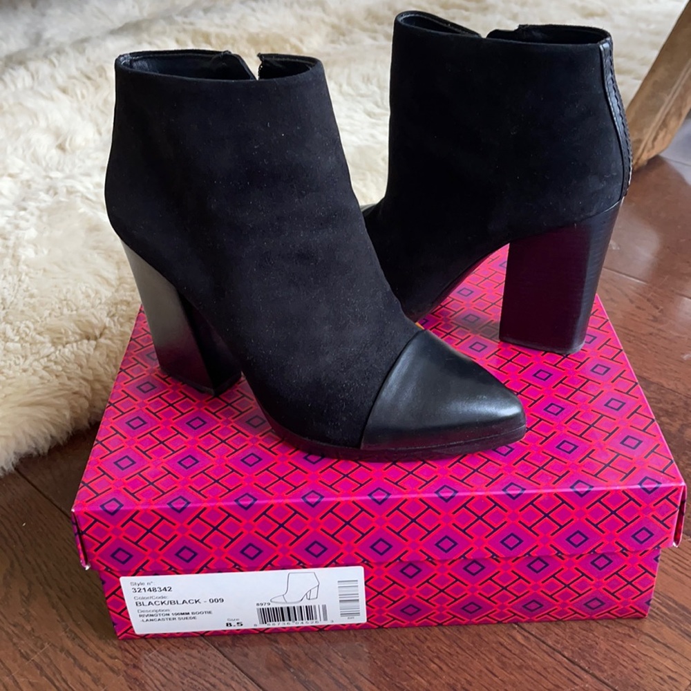 Tory Burch LIGHTLY USED black suede rivington